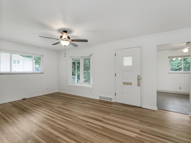 foyer entrance featuring crown molding, hardwood / wood-style flooring, and ceiling fan