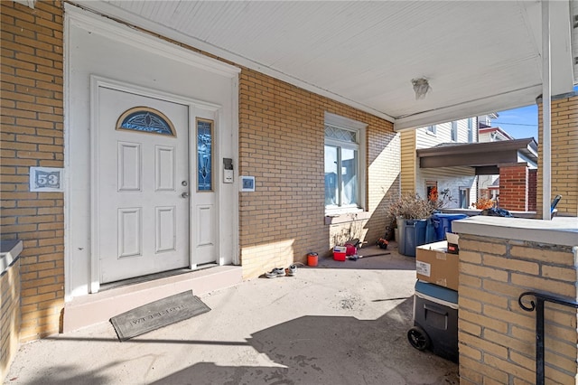 entrance to property featuring covered porch