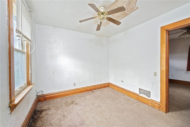 carpeted empty room featuring ceiling fan