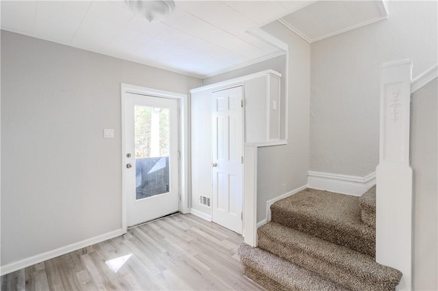 410 W Swissvale Ave, Edgewood, PA 15218 - foyer entrance with visible vents, baseboards, wood finished floors, and stairway