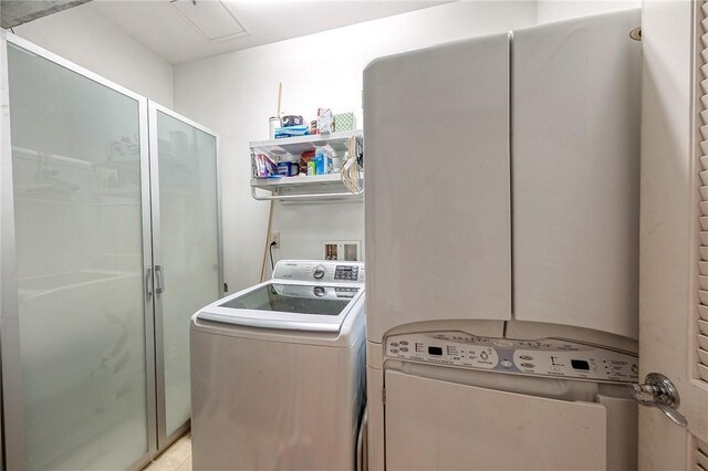 151 Fort Pitt Blvd Unit 401, Downtown Pgh, PA 15222 - clothes washing area featuring washer and dryer