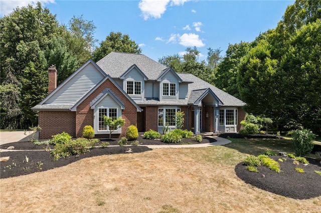 view of front of home with a front lawn