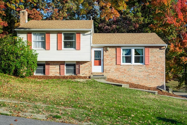 split level home with a front lawn