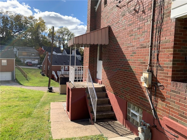 view of side of property featuring a yard