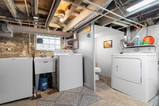 laundry area featuring sink and washing machine and dryer