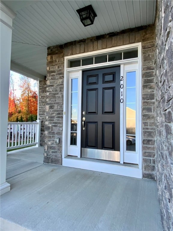 property entrance with covered porch