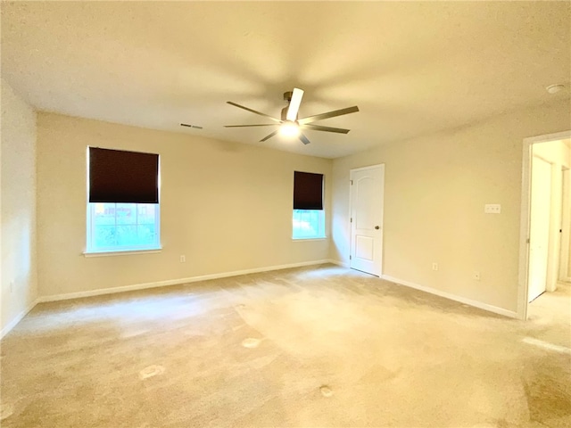 carpeted empty room featuring ceiling fan