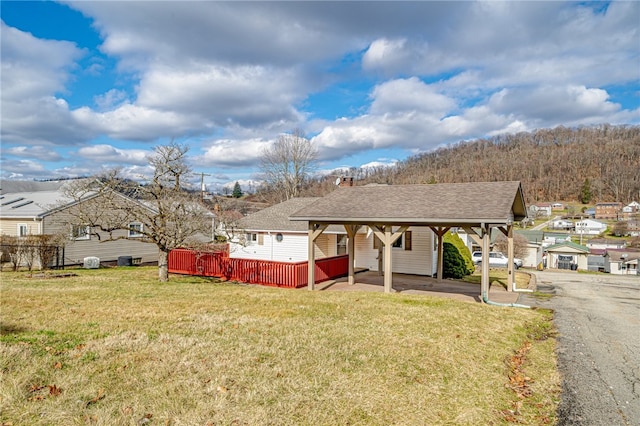 view of front of house featuring a front yard and a carport