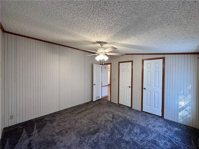 unfurnished bedroom featuring ceiling fan, carpet flooring, a textured ceiling, and crown molding