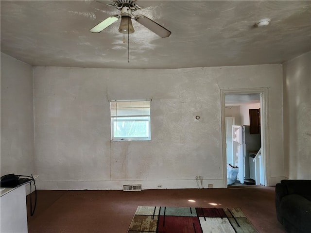 empty room featuring ceiling fan