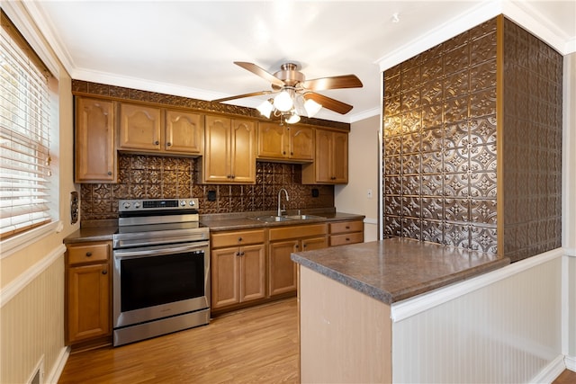 kitchen featuring sink, ornamental molding, ceiling fan, electric range, and light wood-type flooring