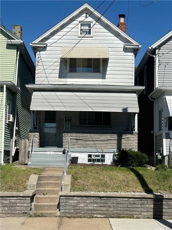 view of front facade with a front lawn