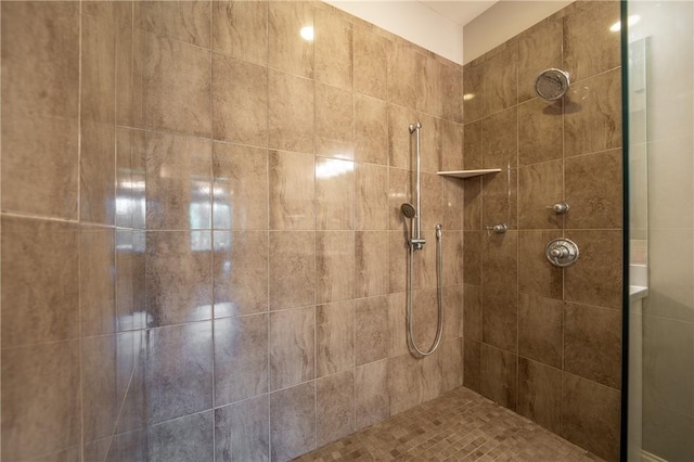 bathroom featuring a tile shower