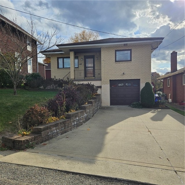 view of front facade with a garage