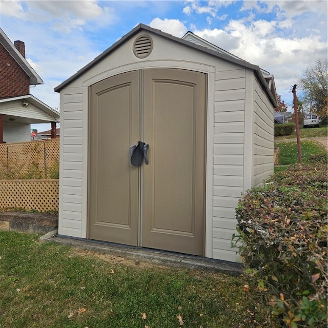 view of outbuilding