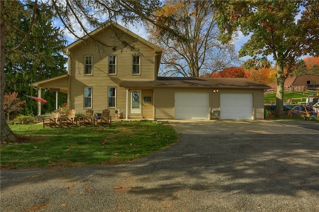 view of front of property featuring a front lawn and a garage