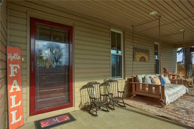 entrance to property featuring a porch