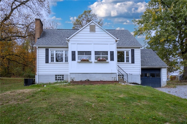 view of front facade featuring a front yard and a garage