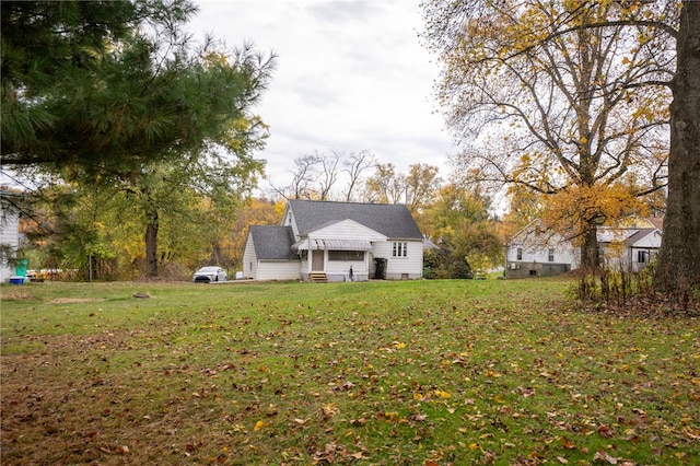 view of front of house with a front lawn