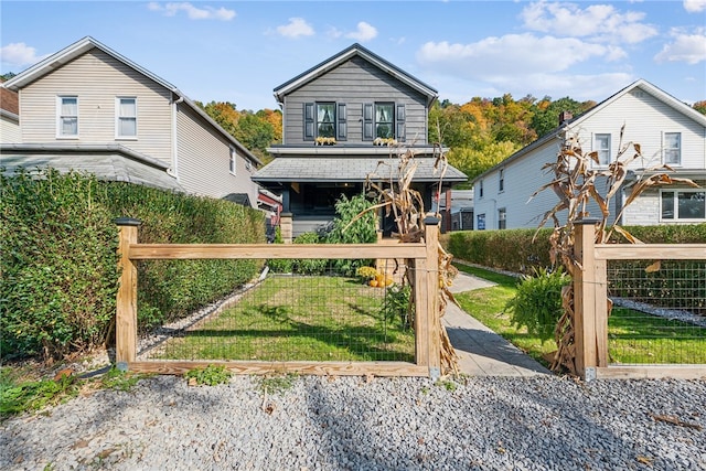 view of front of home featuring a front yard