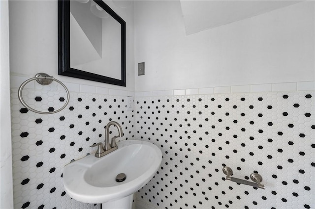 531 Conrad St N, Charleroi, PA 15022 - bathroom featuring a sink