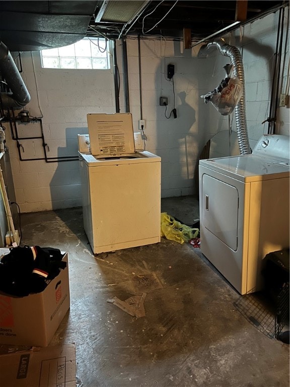 basement featuring washing machine and clothes dryer