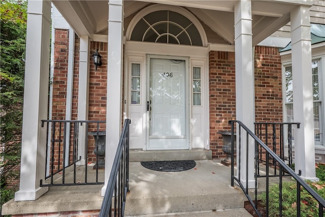 entrance to property featuring covered porch