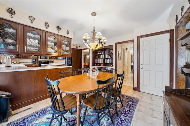 dining area featuring visible vents and an inviting chandelier