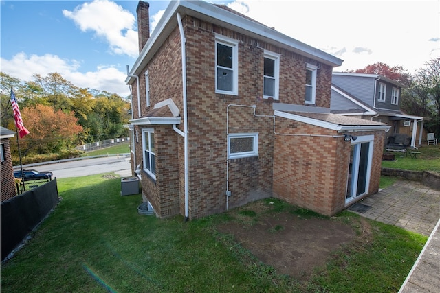 view of side of property with a lawn