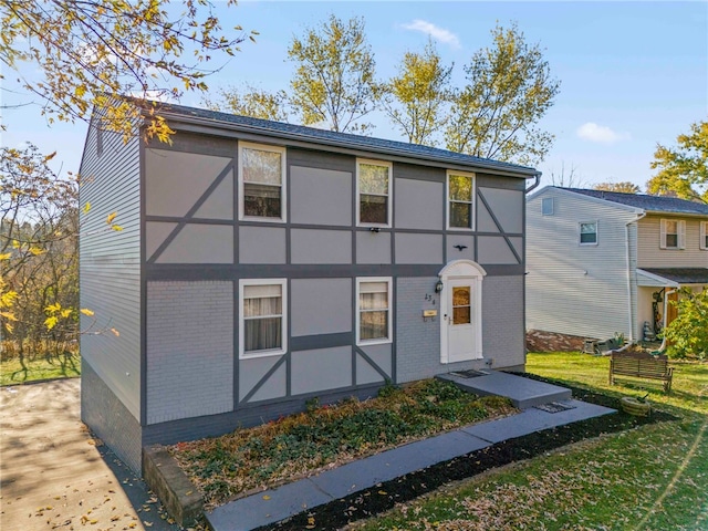 view of front of house with a front yard