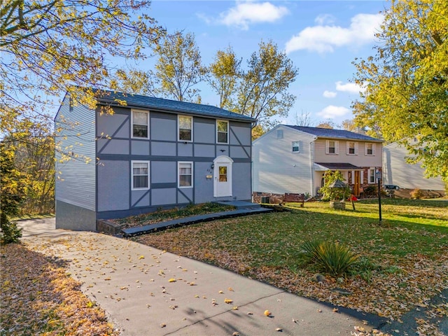 view of front of house featuring a front yard