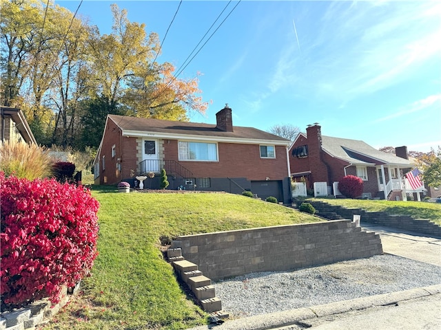 view of front of house featuring a front lawn and a garage