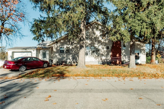 view of front of home with a garage and concrete driveway