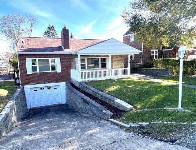 view of front facade featuring a front lawn and a garage