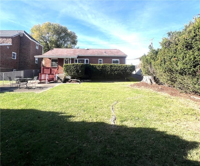 view of yard featuring a patio