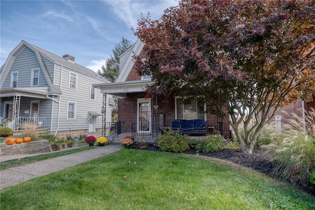 view of front of home featuring a front lawn and a porch