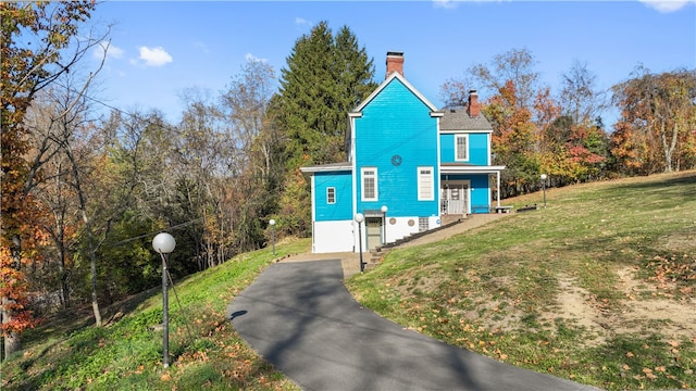 view of front facade featuring a front lawn and a garage