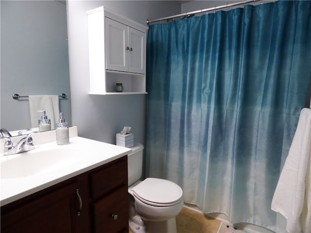 bathroom featuring tile patterned flooring, vanity, a shower with shower curtain, and toilet