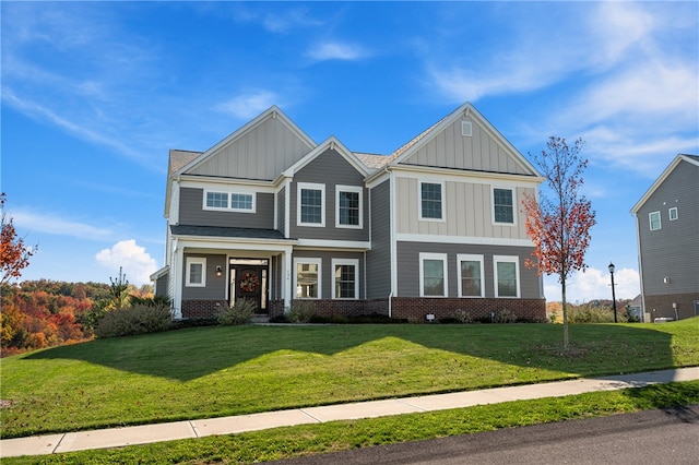 craftsman-style house featuring a front yard