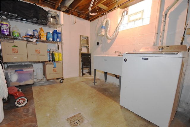 basement with washer / dryer and sink