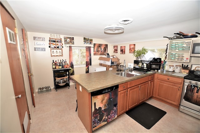 kitchen featuring light tile patterned flooring, sink, kitchen peninsula, and stainless steel appliances