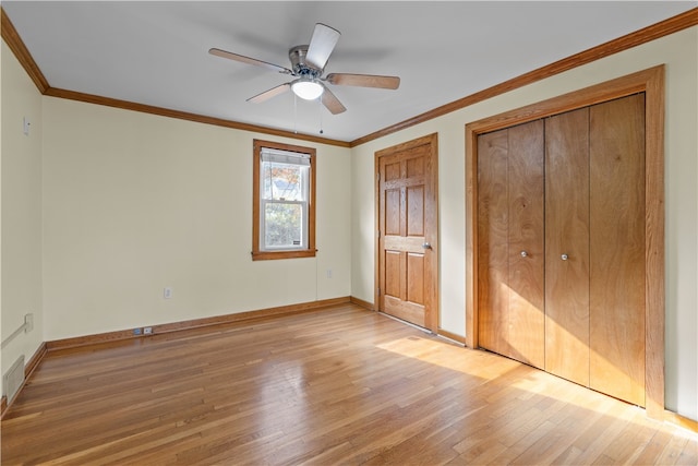 unfurnished bedroom featuring ornamental molding, light wood-type flooring, and ceiling fan