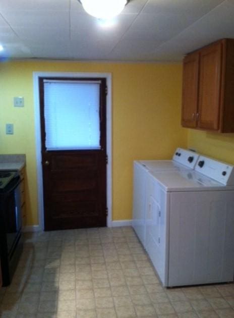 1200 Philadelphia St, Indiana Boro Ind, PA 15701 - laundry area with separate washer and dryer