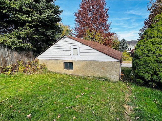 view of outdoor structure with a yard