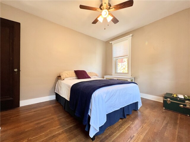 bedroom featuring vaulted ceiling, dark hardwood / wood-style floors, and ceiling fan