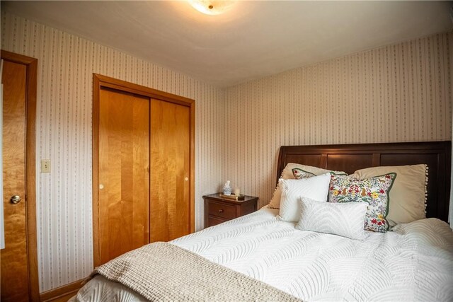 bedroom featuring a closet