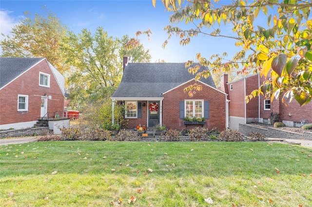 view of front facade featuring a front yard