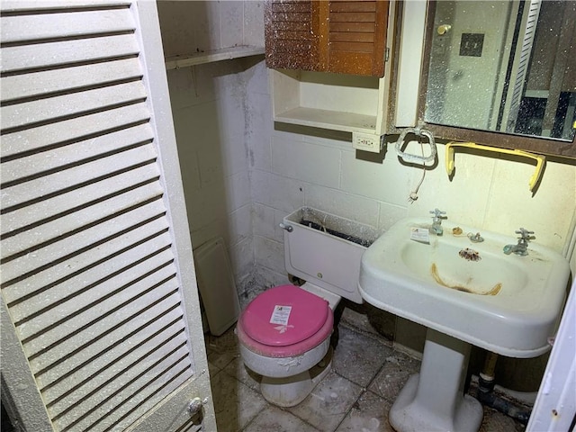 561 Williams Ave, Rochester Twp, PA 15074 - bathroom featuring toilet