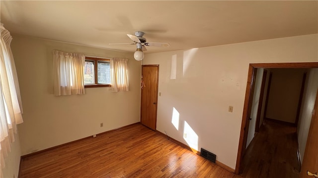 empty room featuring light wood-type flooring and ceiling fan