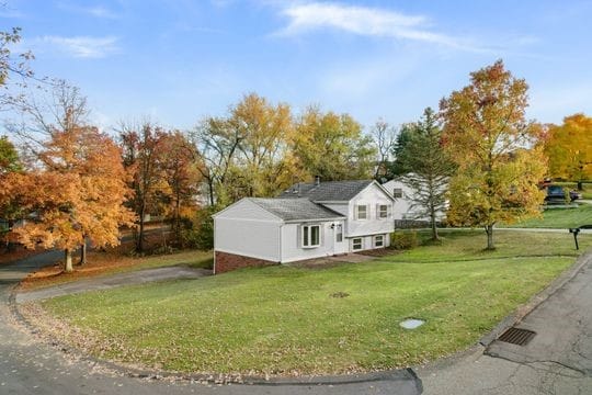 view of front of home with a front lawn